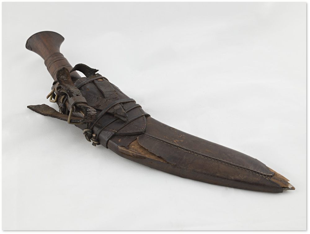 British Gurkha kukri dagger and leather scabbard
