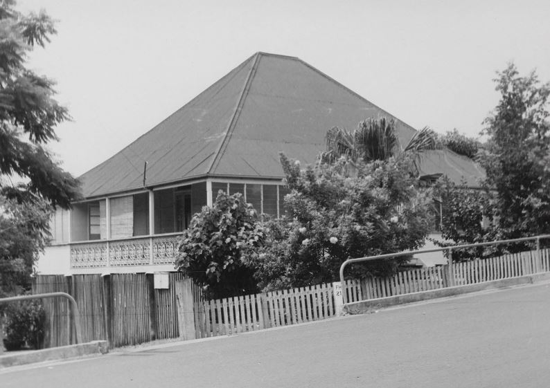 B&W picture of Old Queenslander at 66 Chermside Road, Ipswich