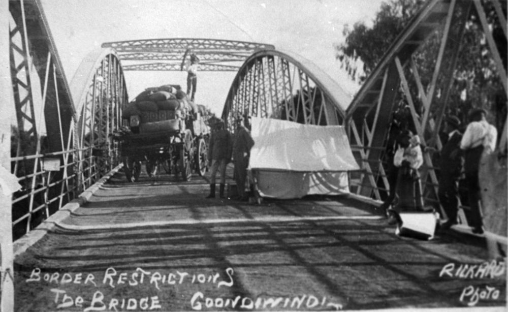 People, carts and horses encountering border inspection on a bridge between Queensland and New South Wales during the Spanish influenza pandemic