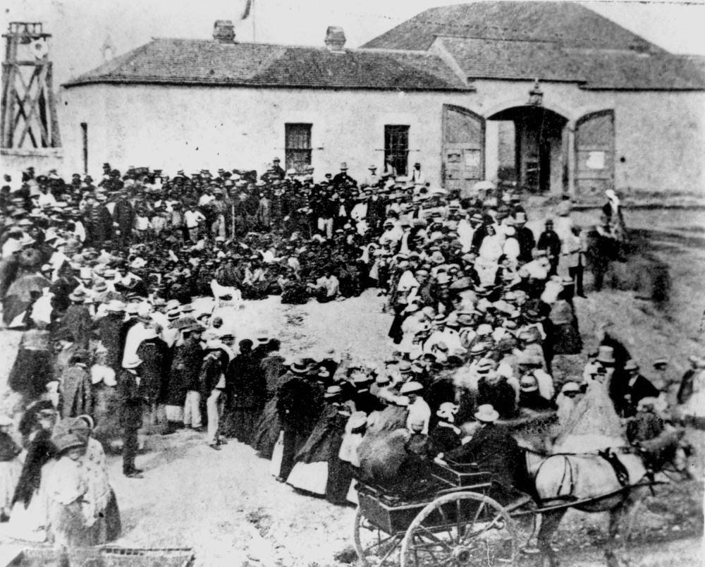 Crowd gathered for the government blanket distribution in Queen Street, Brisbane in 1863.