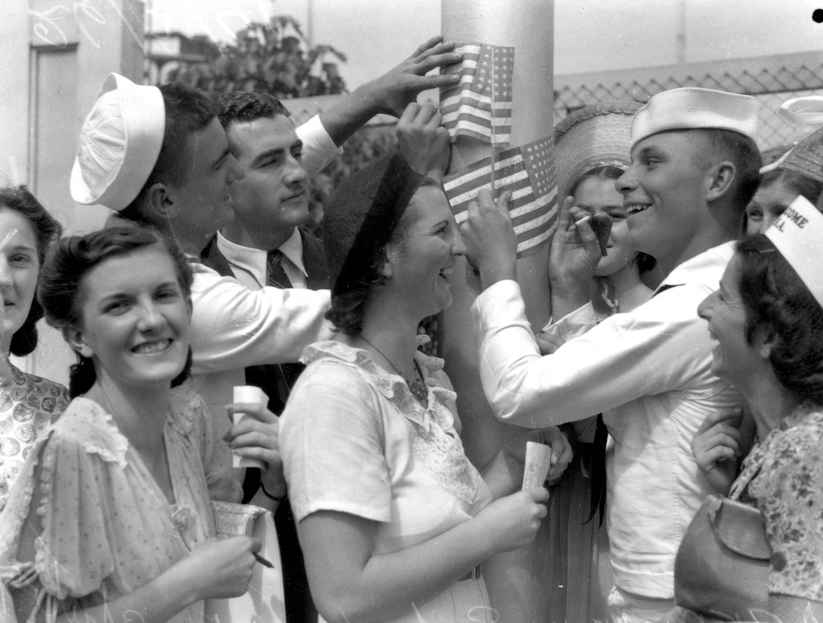 Women with Visiting American Sailors, Brisbane, Queensland, 1941, John Oxley Library, State Library of Queensland, negative no. 104176. 