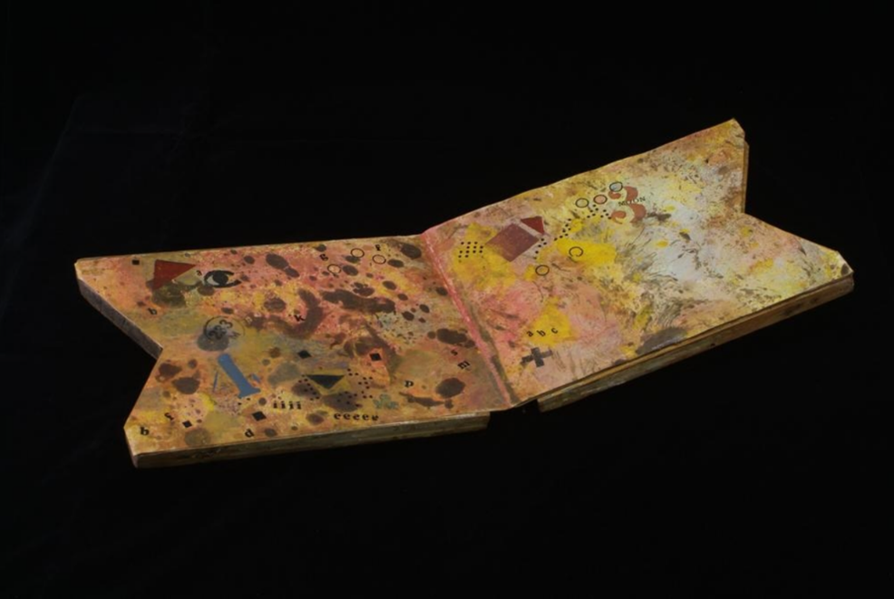 Pennant by Madonna Staunton, 1996-2001, Australian Library of Art, State Library of Queensland. Image number: 509656-s004