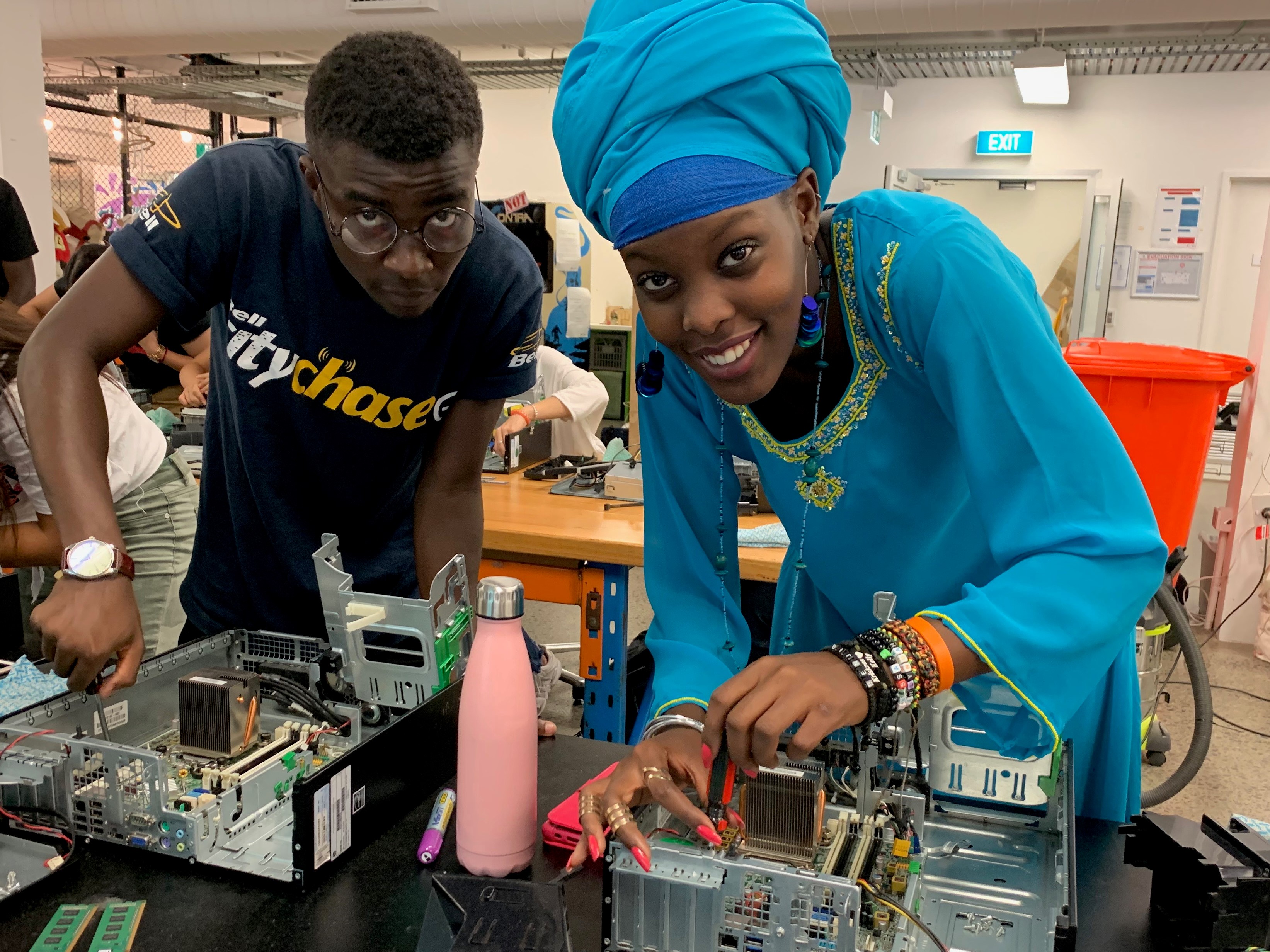 A man and a woman participating in the 2019 Siganto Digital Learning Workshops, rebuilding a computer.