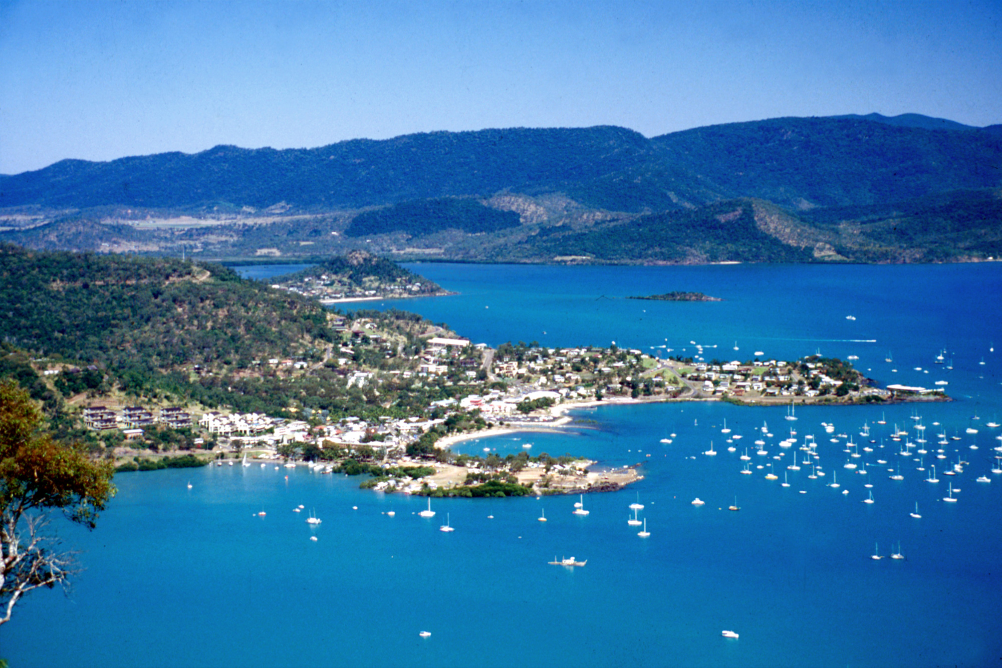 Aerial view of Airlie Beach, 1985
