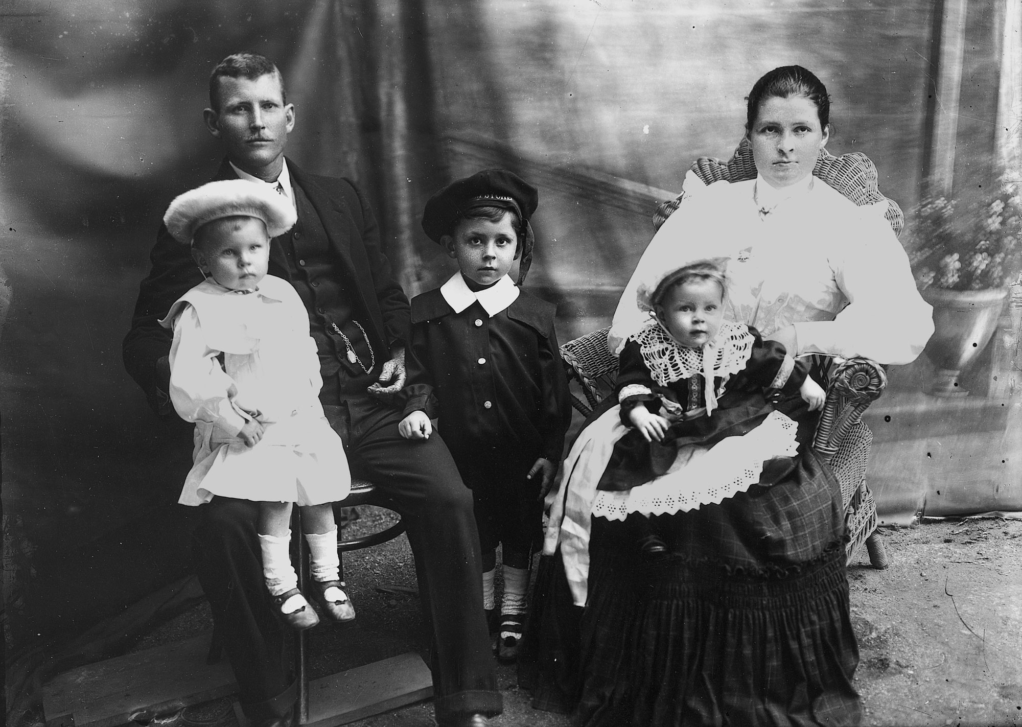 Family portrait 1900-1910
