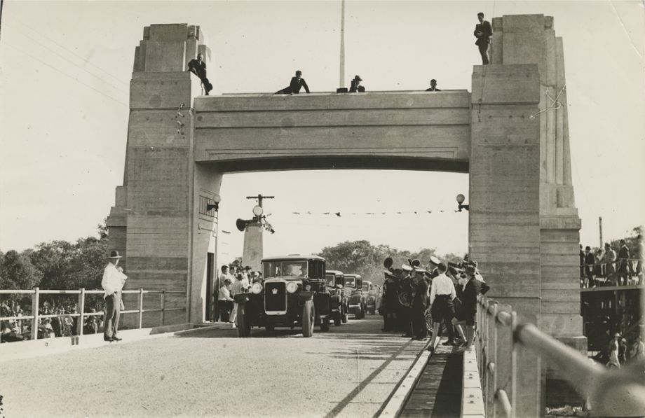 The Bridge was opened by the Governor, Sir Leslie Orme Wilson. After the ceremony and cutting of the ribbon his car led a procession of more than a mile long over the Bridge, nearly as long as the Bridge itself. They were greeted by schoolchildren, war veterans guard of honour and Scottish pipe band when they reached the Clontarf side.