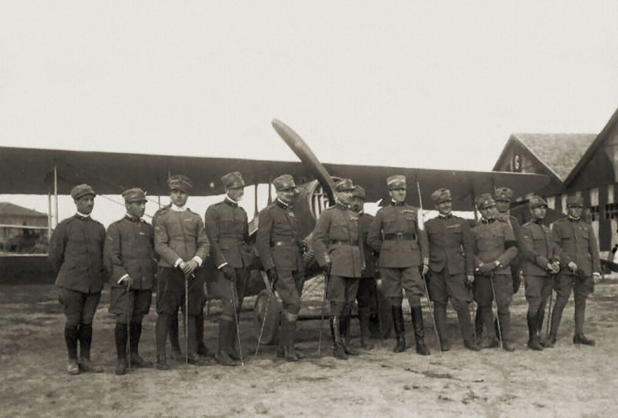 Pilots of the Italian 91st Fighter Squadron during the World War I, probably 1917-1918   
