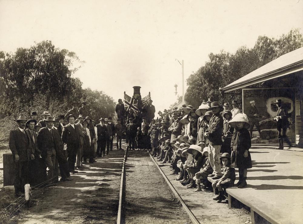 Recruiting train at Wallumbilla Railway Station ca. 1915. 