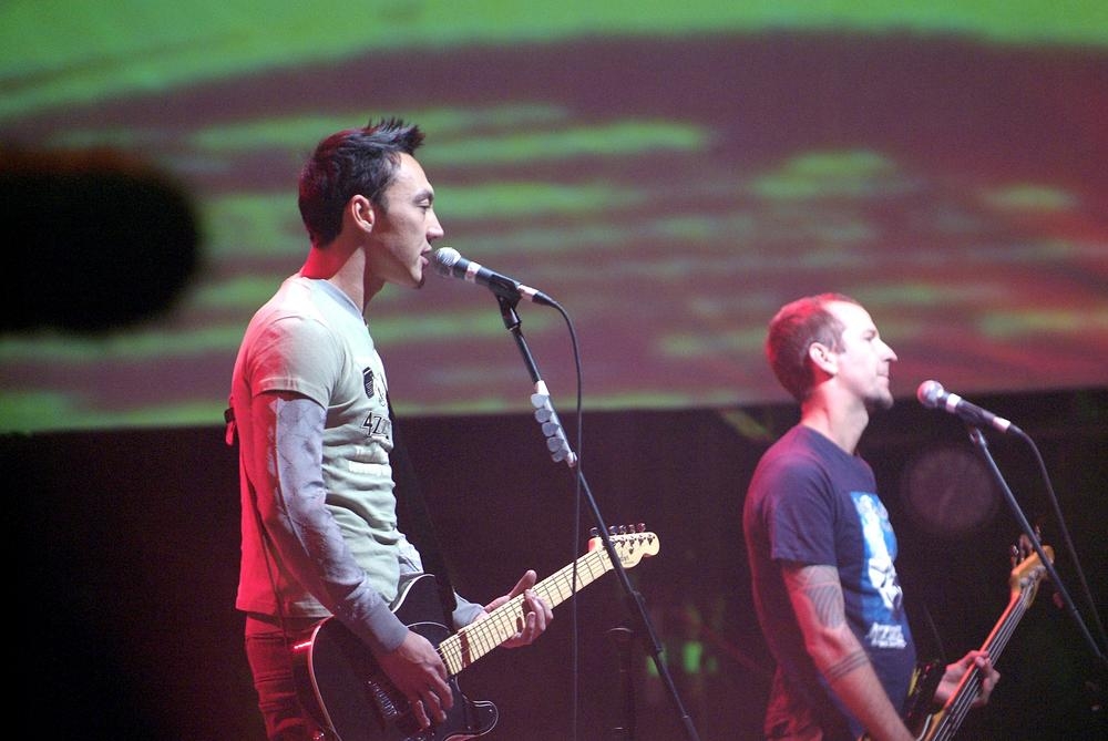 Quan Yeomans and Ben Ely of Regurgitator, Pig City Concert, Brisbane, July 2007. John Oxley Library, State Library of Queensland. Image 7336-0001-0302