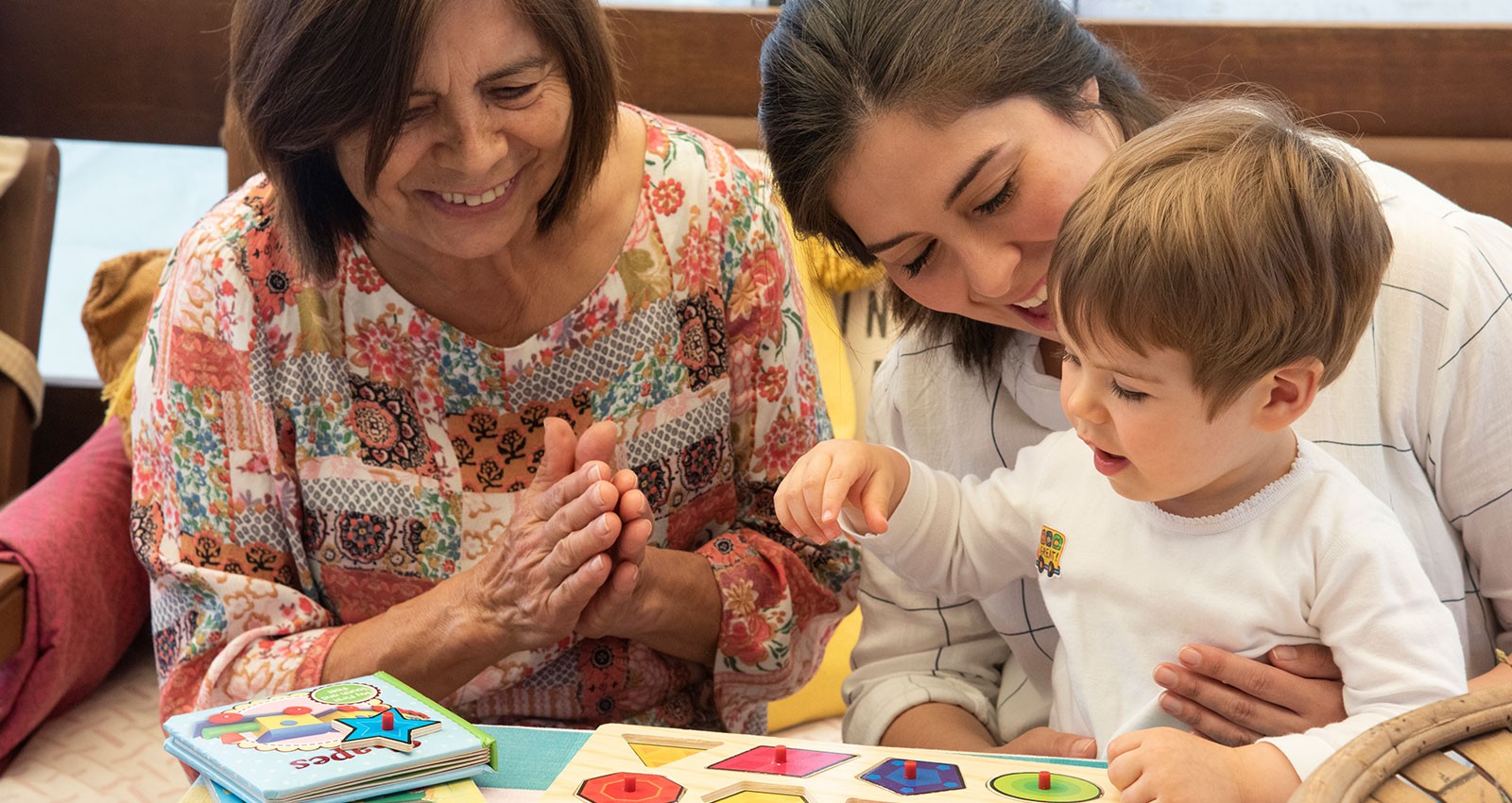 Family share puzzle with toddler.