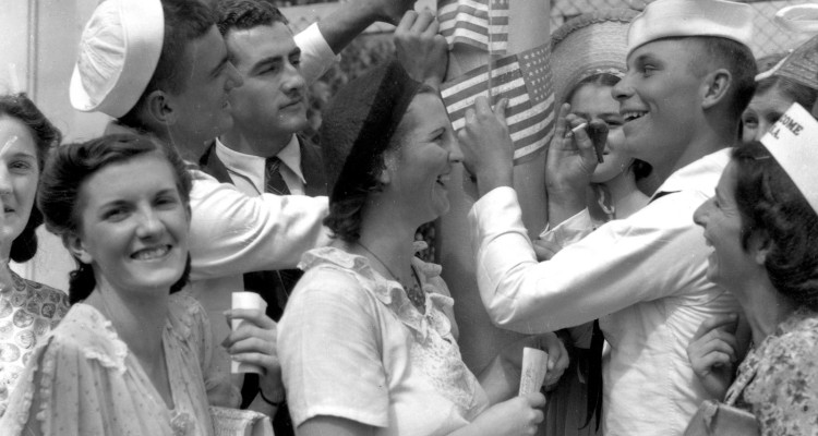 Women with visiting American sailors, Brisbane