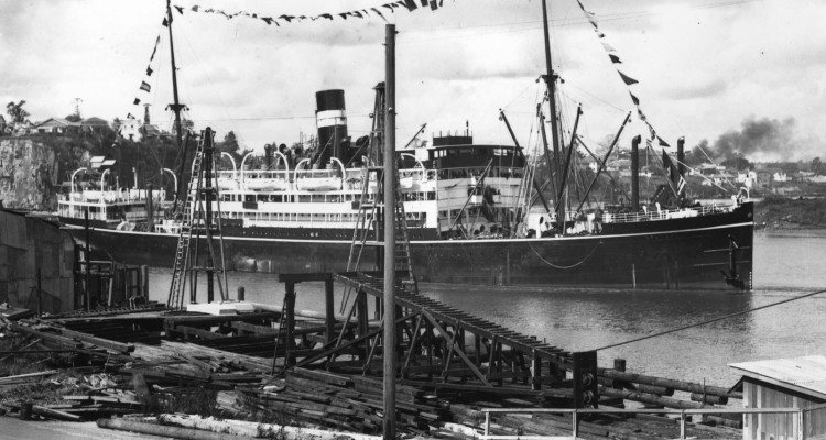 Old photograph of a ship in a wharf.