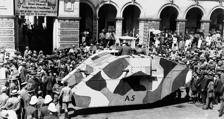 Crowds gather to see a tank outside the General Post Office in Brisbane during World War I.