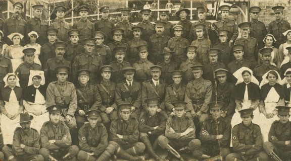29250 Panorama of Medical and Nursing Staff during World War 1 at Yungaba Kangaroo Point Military Hospital 1917