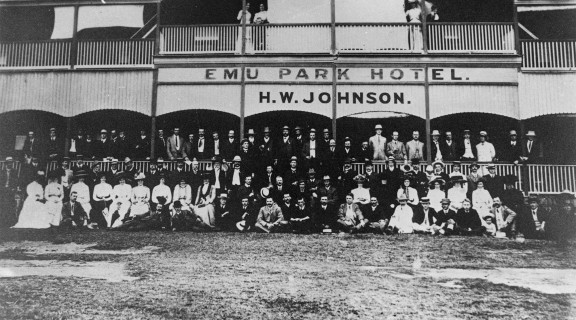 View of the Emu Park Hotel, 1910
