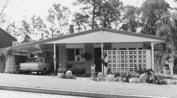 low set house with breeze block