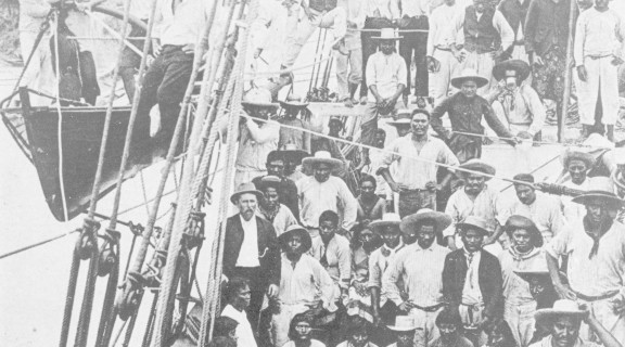 South Sea Islanders arriving by ship in Bundaberg, Queensland Negative number: 18058