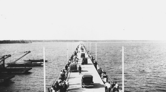 Hornibrook Highway viaduct on opening day, Redcliffe, 1935