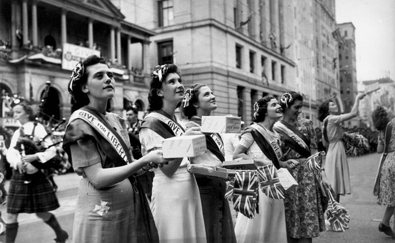 B&W image of 5 women collecting for the Freedom Fund, Brisbane, ca. 1943