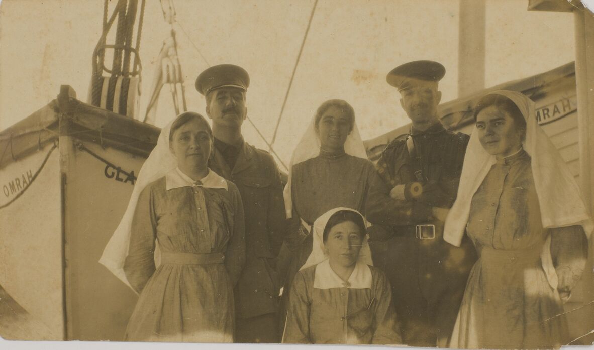 Nurse Constance Keys (right) with Doctor Butler and Queensland nurses Sister Paten, Williams and Hart aboard the HMAT Omrah 1914.