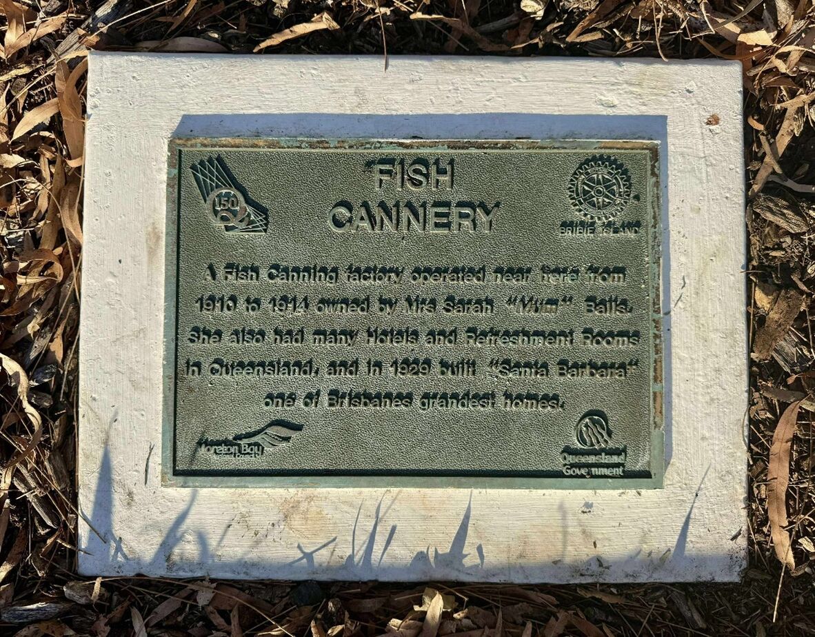 Metal plaque