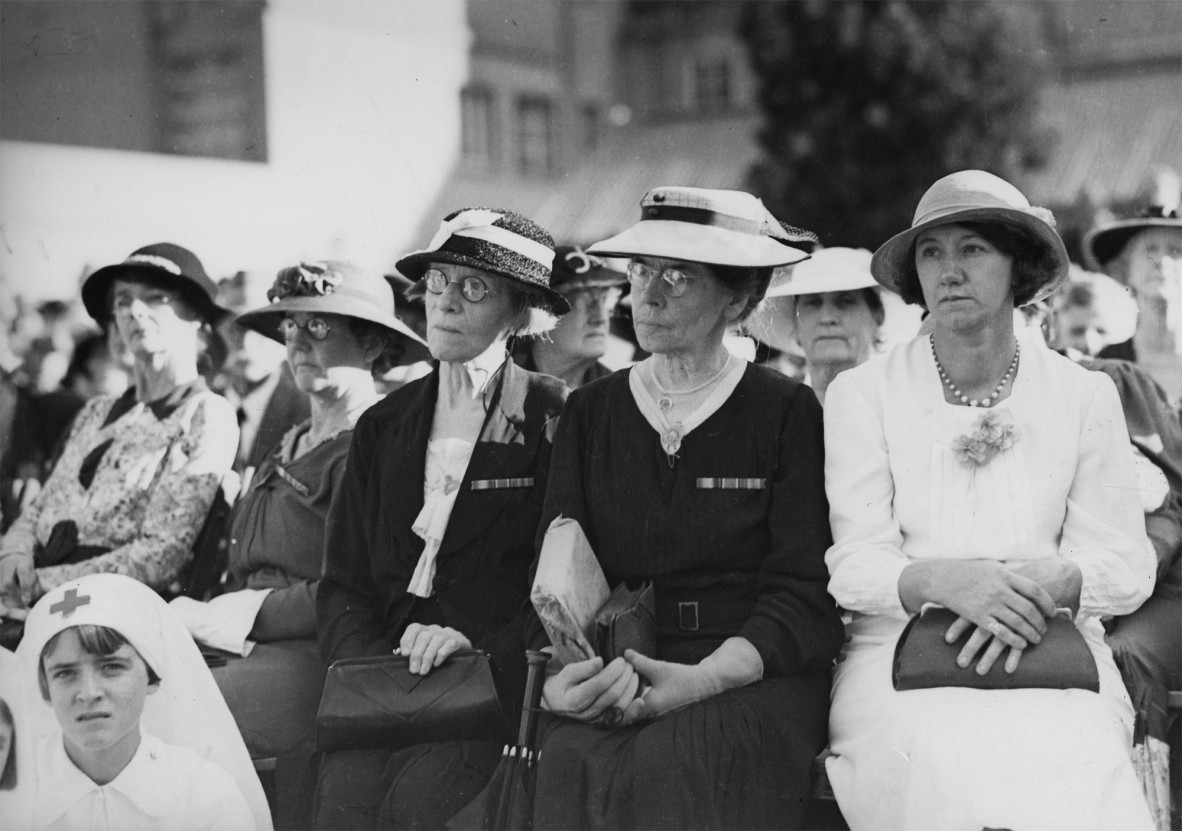 Black and white image of a group of women at the Anzac Day observance, Shrine of Remembrance, Anzac Square, Brisbane, 1937