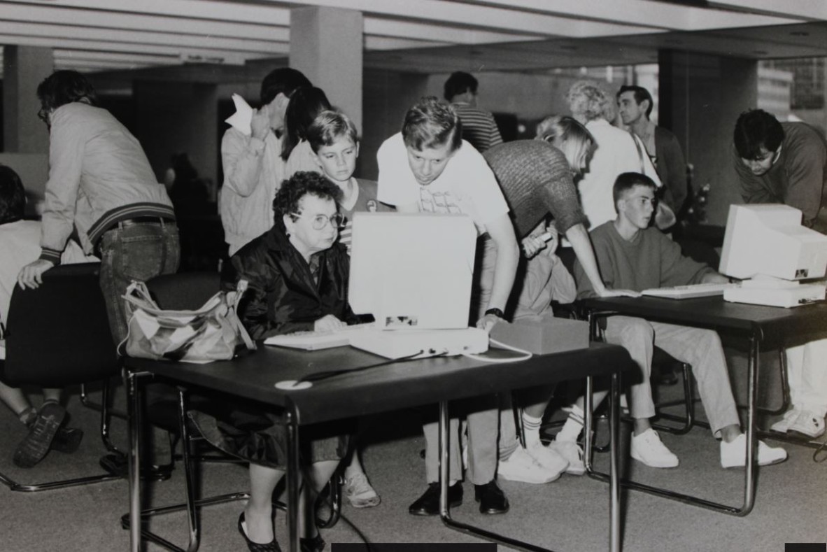 people reading from computers in the late 1980s